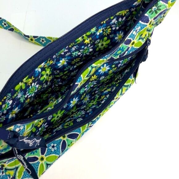 VERA BRADLEY Crossbody Bag, Daisy Daisy Spring 2008 - Picture 3 of 9
